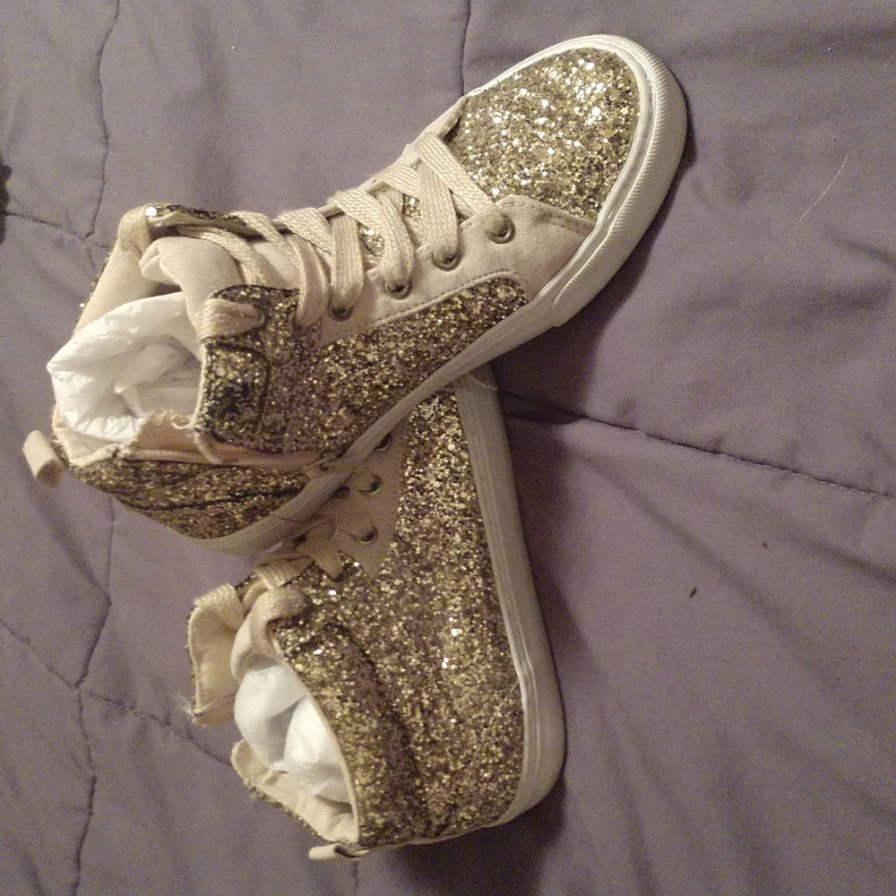 Gold Glitter Sneakers from the Gap. Girls Sz 4/Eu34